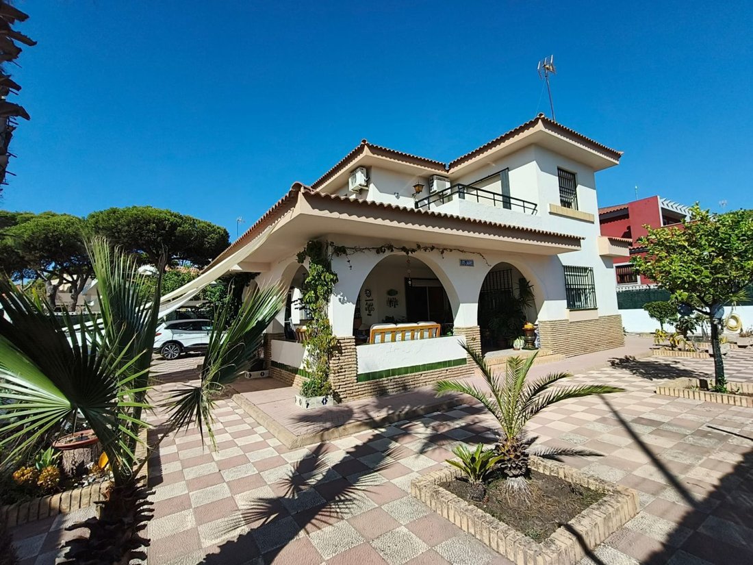 Chalet in Lepe, Andalusia, Spain 1 - 15246532