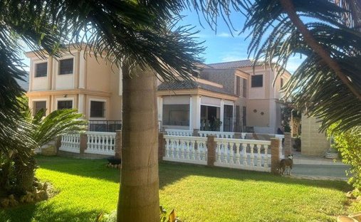 Villa in La Linea de la Concepcion, Andalusia, Spain 1