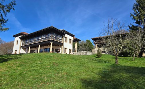 House in Centro y casco historico, Oviedo, Spain 1
