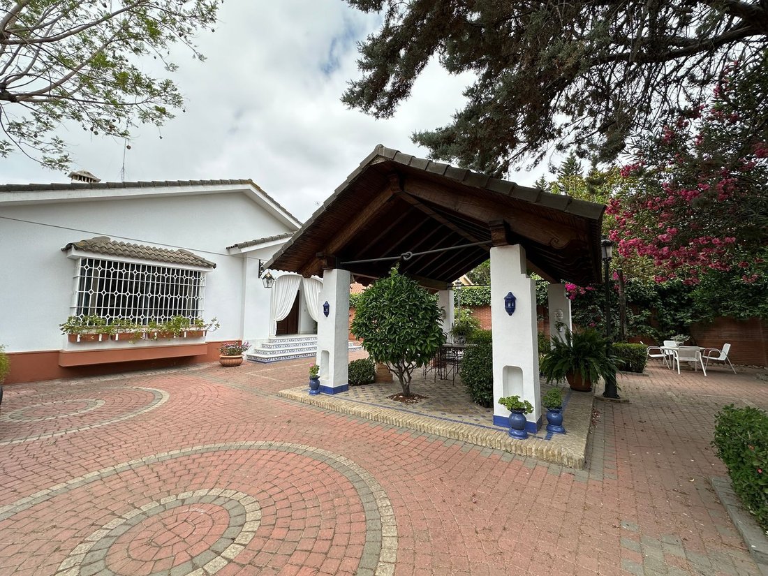 Chalet in Distrito Bellavista-La Palmera, Seville, Spain 4 - 15247706