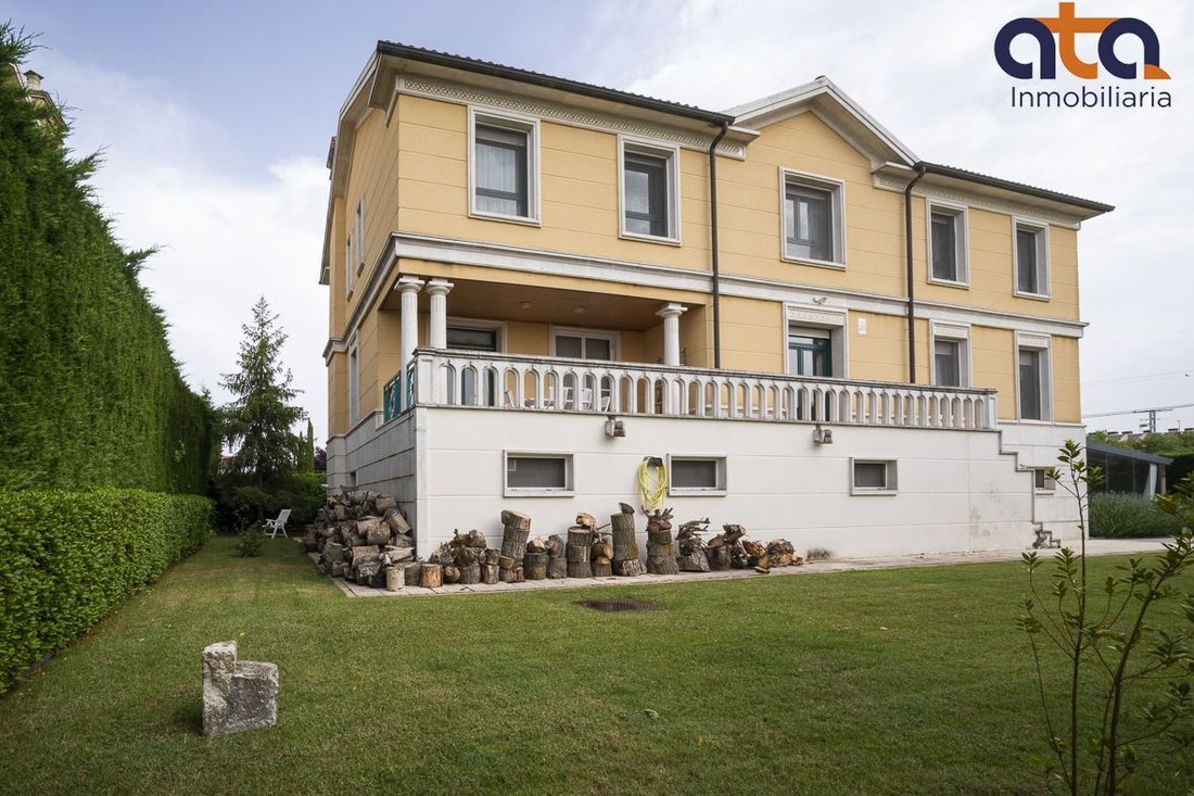 Chalet in Valladolid, Castile and Leon, Spain 1 - 15247601