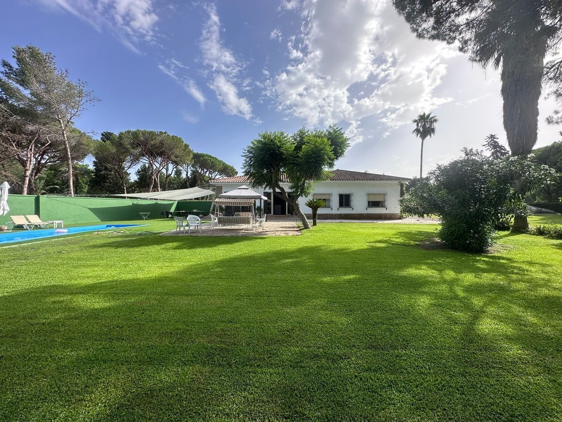 Chalet in El Puerto de Santa María, Andalusia, Spain 1 - 12818286