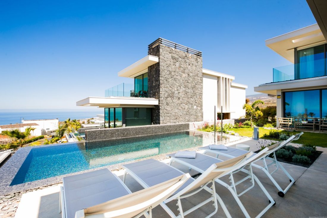 Chalet in Guia de Isora, Canary Islands, Spain 1 - 15248079