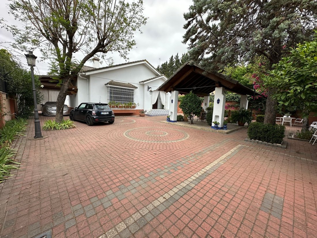 Chalet in Distrito Bellavista-La Palmera, Seville, Spain 1 - 15247706