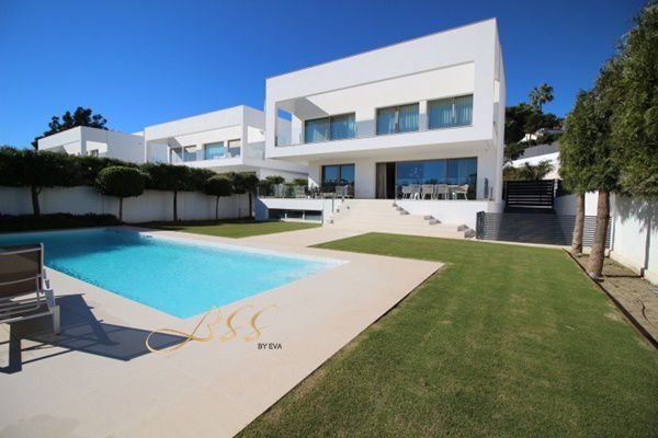 Villa in Guadalmina Baja, San Pedro de Alcantara, Spain 1 - 15247719