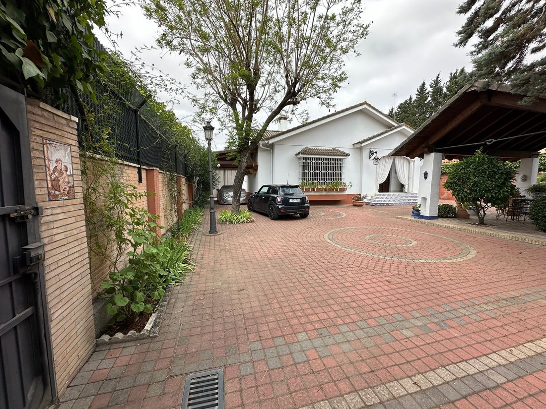 Chalet in Distrito Bellavista-La Palmera, Seville, Spain 2 - 15247706