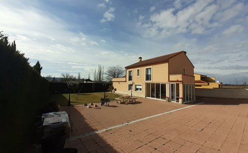 Chalet en Renedo de Esgueva, Castilla y León, España 1