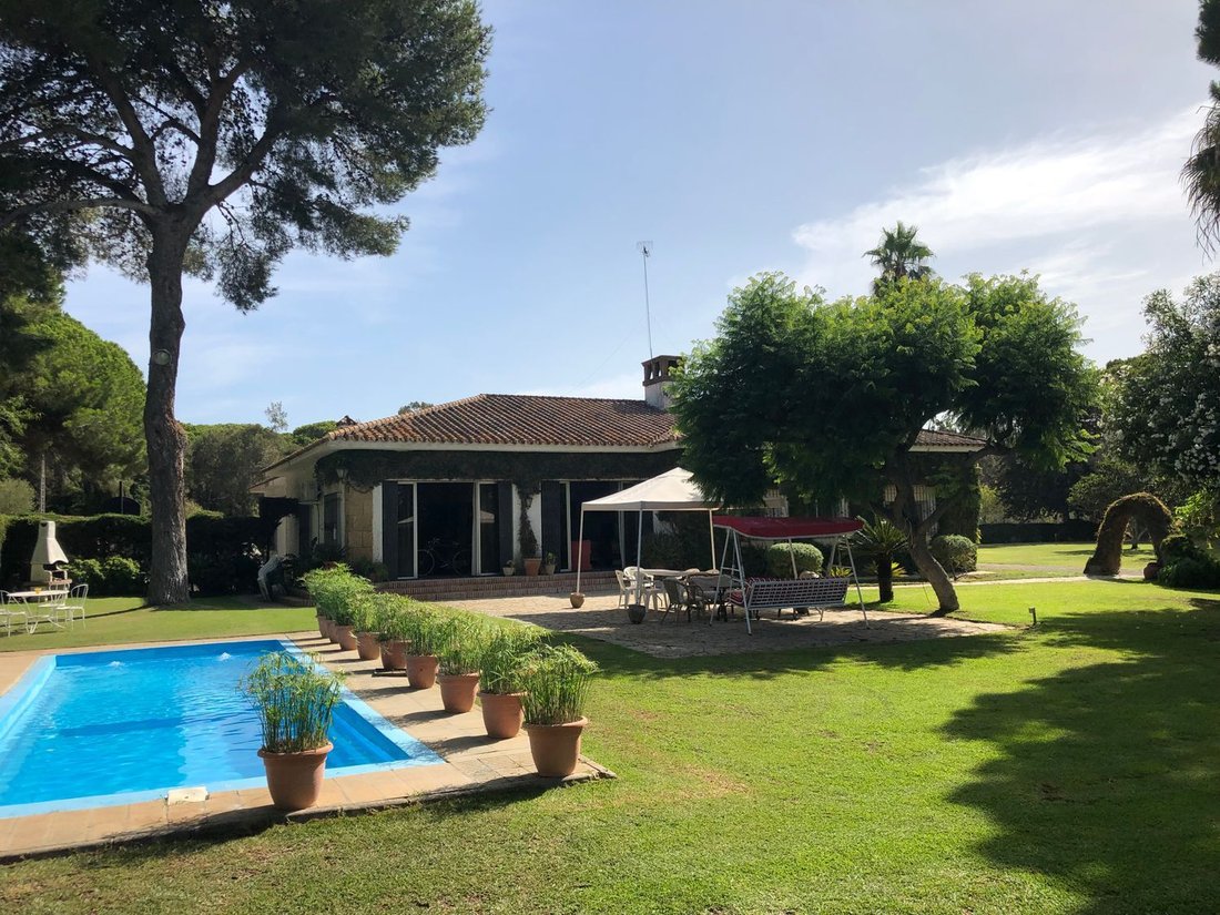 Chalet in El Puerto de Santa María, Andalusia, Spain 3 - 12818286