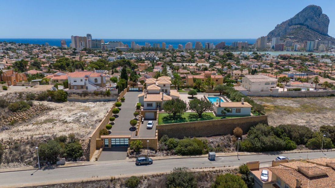 Villa in Calp / Calpe, Valencian Community, Spain 1 - 15247700