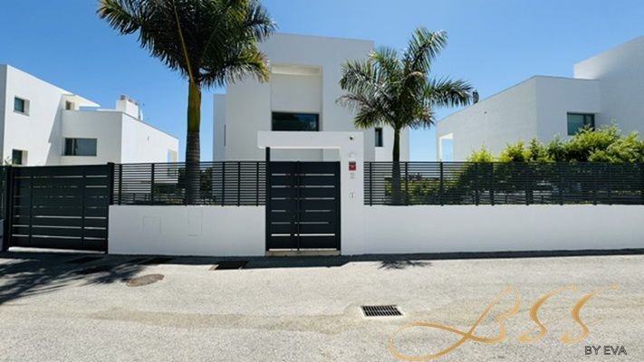 Villa in Guadalmina Baja, San Pedro de Alcantara, Spain 2 - 15247719