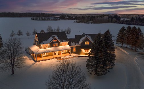 Estate in Hamilton, Ontario, Canada 1