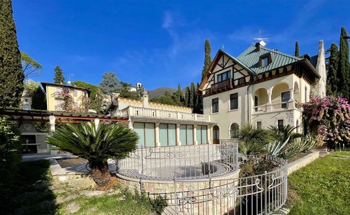 Villa in Gardone Riviera, Lombardy, Italy 1