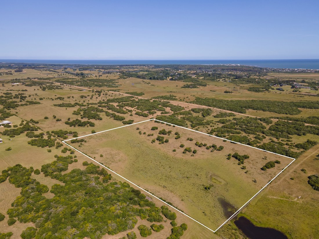 House in Chacras de Medellin Sur Lac, Maldonado Department, Uruguay 5 - 15255269