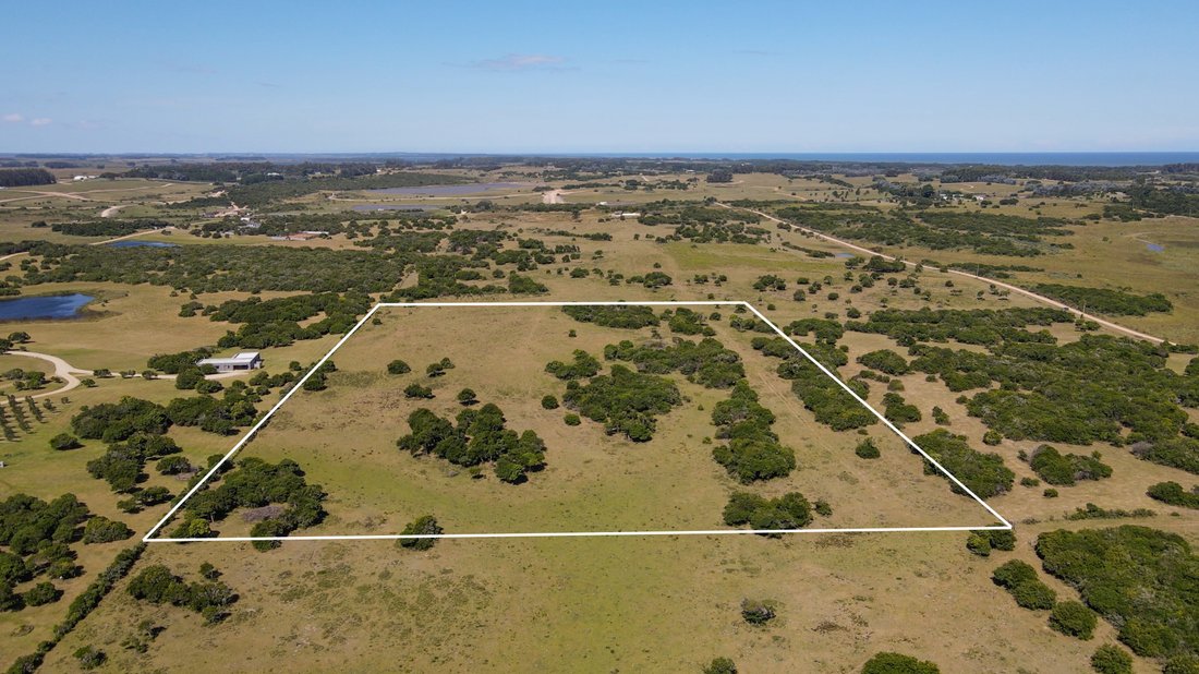 Land in Chacras de Medellin Sur Lac, Maldonado Department, Uruguay 1 - 15255264
