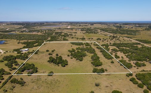 Land in Chacras de Medellin Sur Lac, Maldonado Department, Uruguay 1
