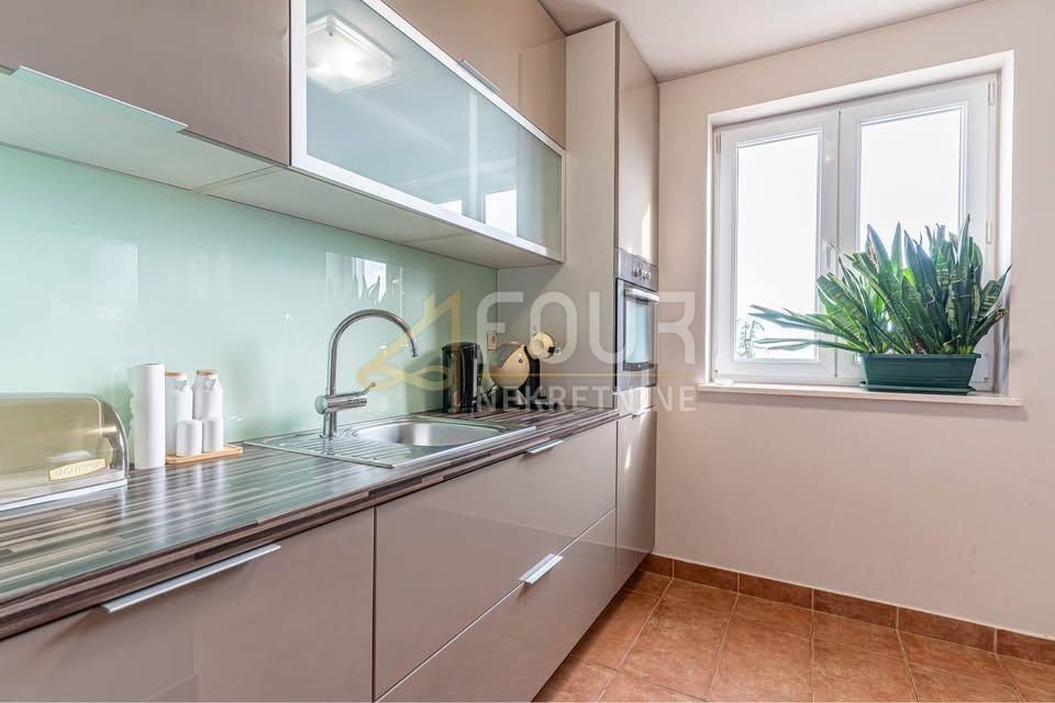 Apartment in Mjesni odbor Zamet, Grad Rijeka, Primorje-Gorski Kotar County 3 - 15251323
