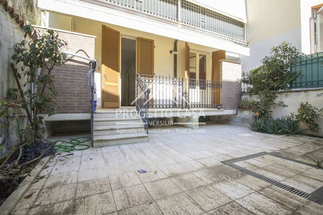 Apartment in Lungomare, Viareggio, Tuscany 1 - 15251784