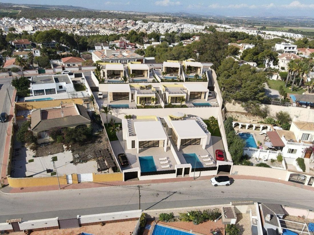 Villa in Torrevieja, Land Valencia, Spanien 2 - 15250610