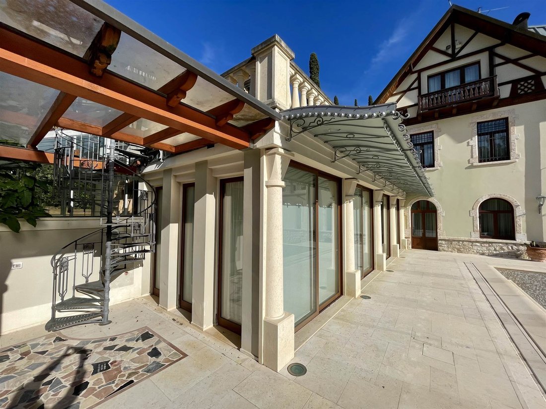 Villa in Gardone Riviera, Lombardy, Italy 3 - 15250453