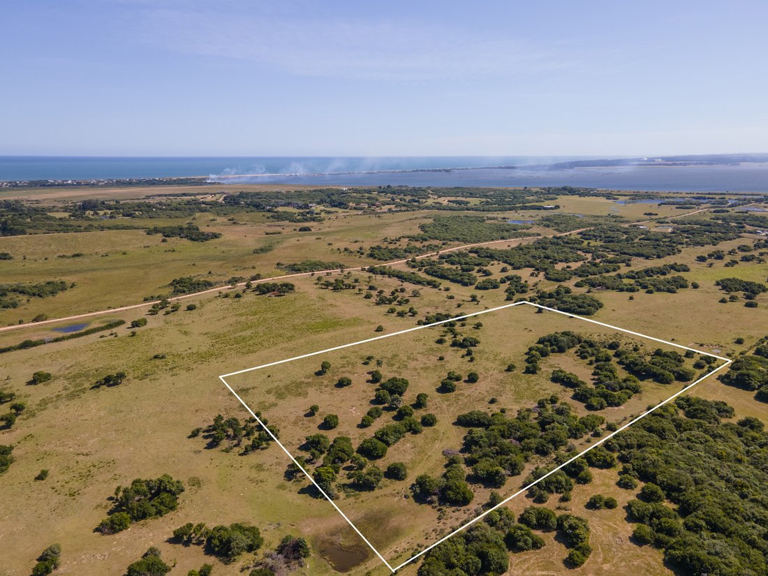 Land in Chacras de Medellin Sur Lac, Maldonado Department, Uruguay 1 - 15255253