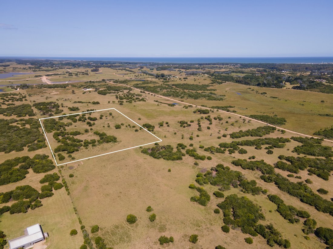 Land in Chacras de Medellin Sur Lac, Maldonado Department, Uruguay 2 - 15255253