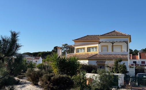 Villa in Carvalhal, Setubal, Portugal 1