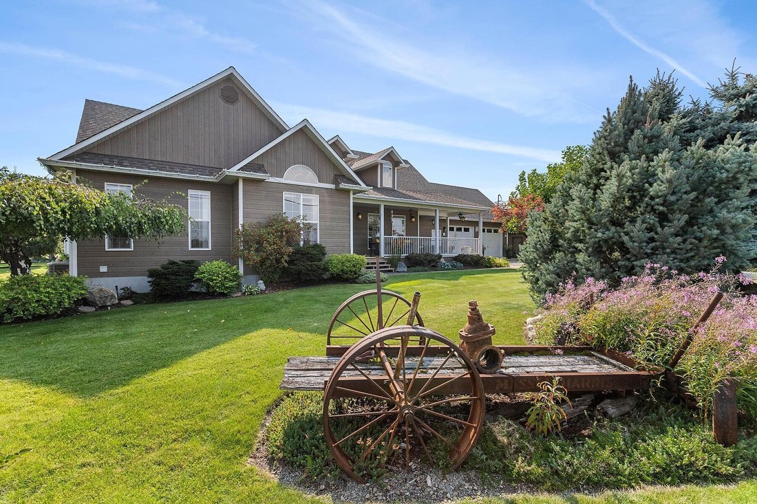 House in Kelowna, British Columbia, Canada 1 - 14640573