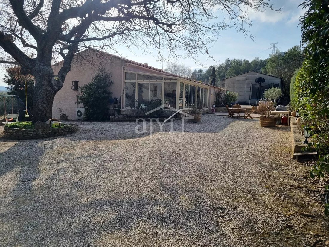 Estate in Rognes, Provence-Alpes-Côte d'Azur, France 1 - 15260229