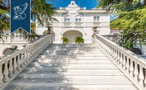 Villa in Marina di Massa, Tuscany, Italy 1