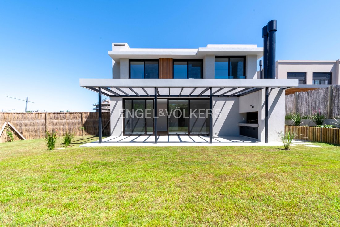 House in Montevideo, Departamento de Montevideo, Uruguay 1 - 15263994