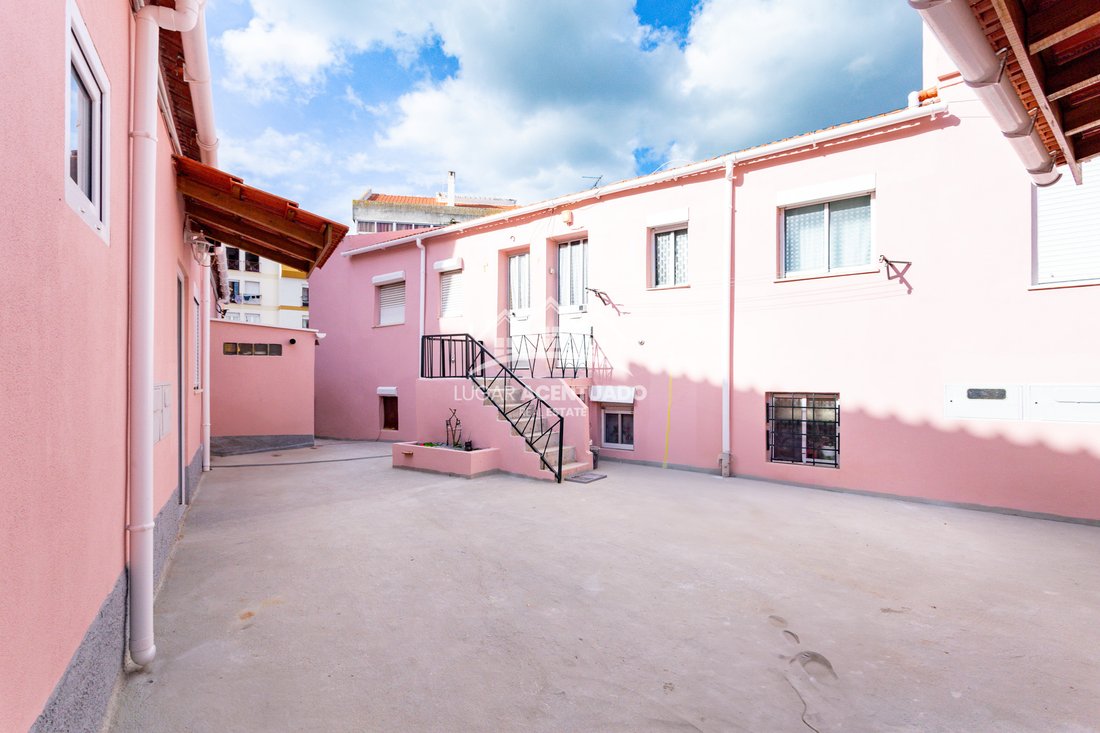 Condo in Sacavem, Lisbon, Portugal 1 - 15264306