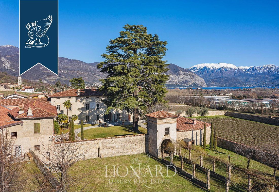 Villa in Iseo, Lombardy, Italy 1 - 15267371