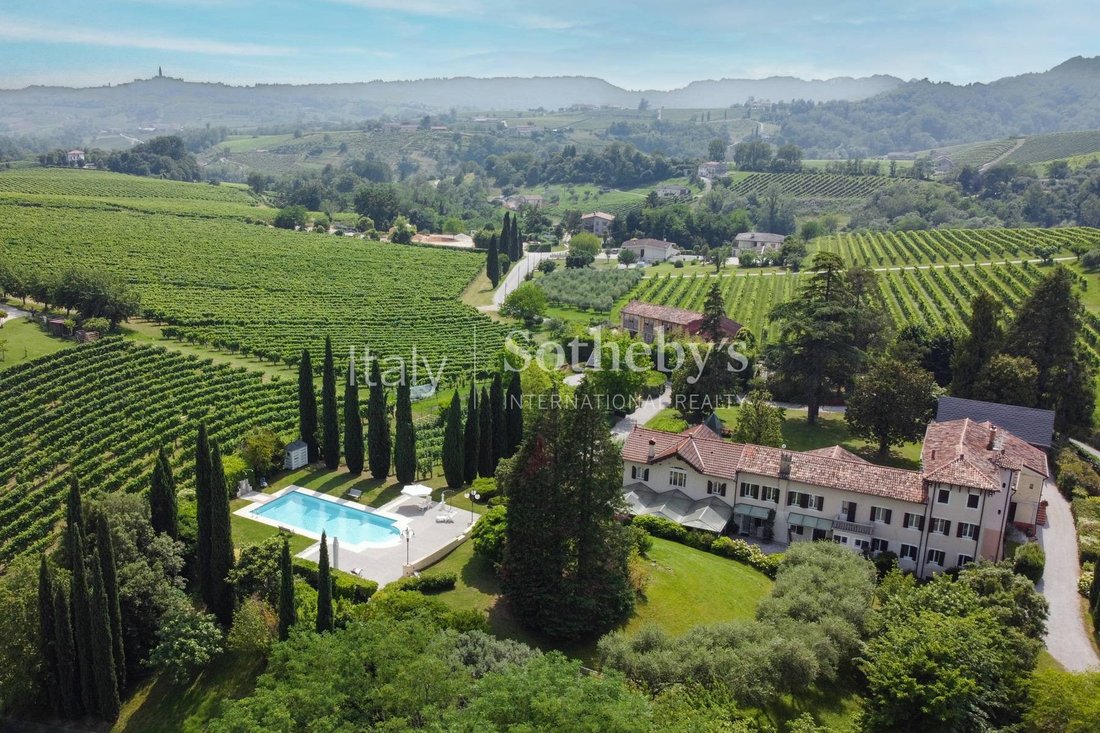 House in Vittorio Veneto, Veneto, Italy 2 - 12640562
