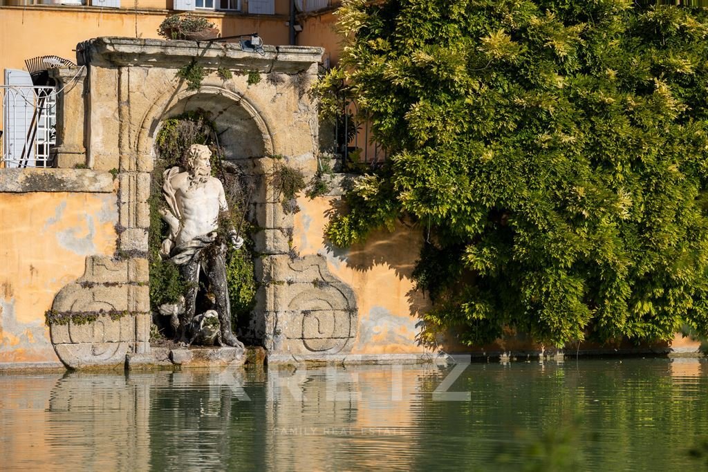 Neptune’s Domain: An 18th-Century Provençal Paradise of Fountains & Vineyards