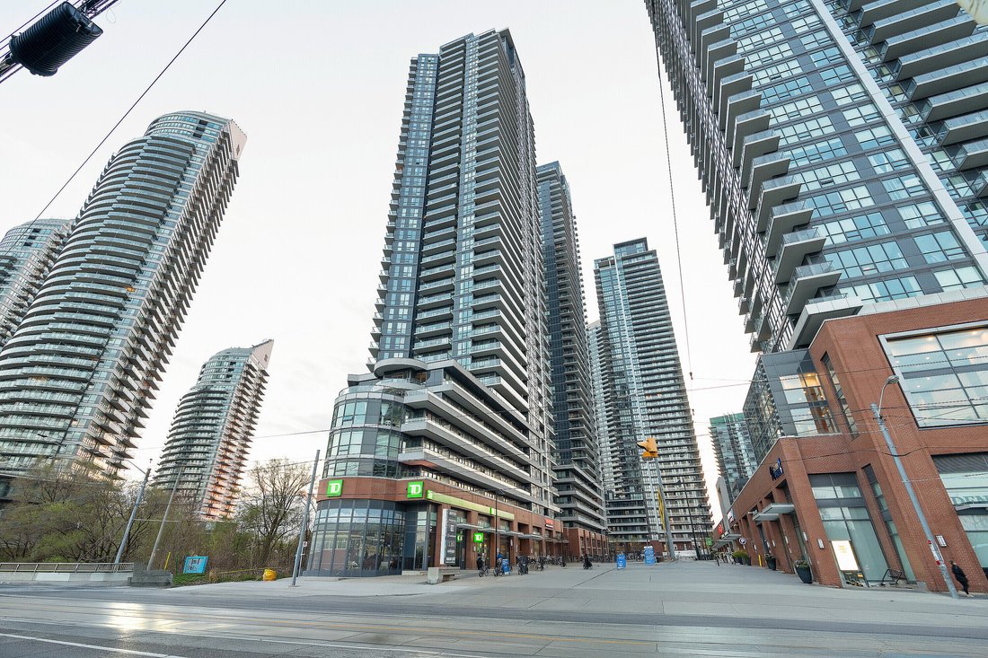 Condo in Toronto, Ontario, Canada 1 - 15266297