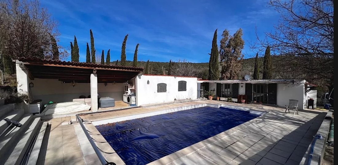 Country House in Villecroze, Provence-Alpes-Côte d'Azur, France 3 - 15267398