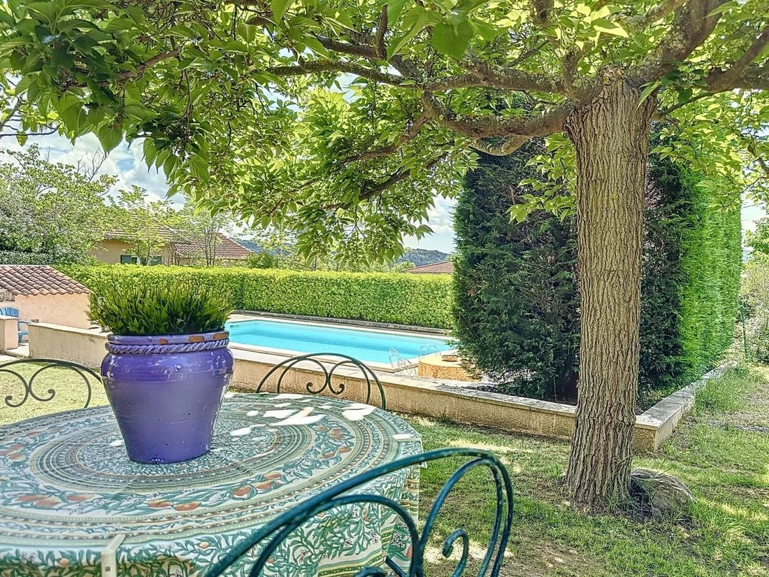 Villa in Villecroze, Provence-Alpes-Côte d'Azur, France 4 - 15267394