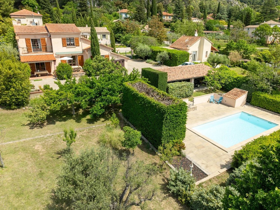 Villa in Villecroze, Provence-Alpes-Côte d'Azur, France 1 - 15267394