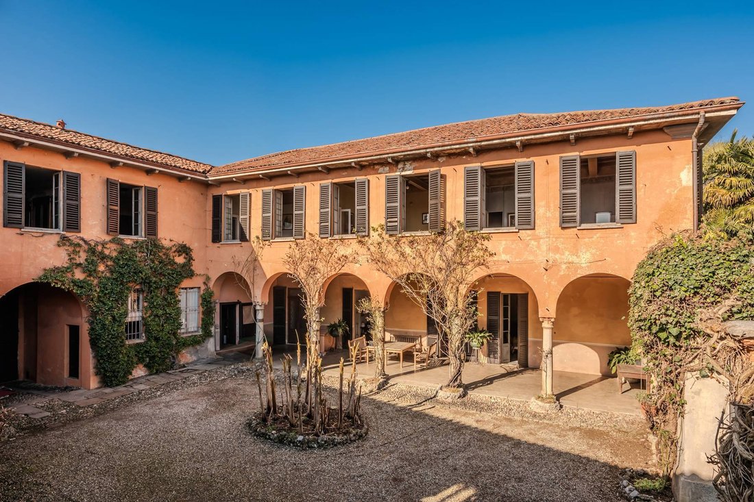 House in Carnago, Lombardy, Italy 1 - 15268544