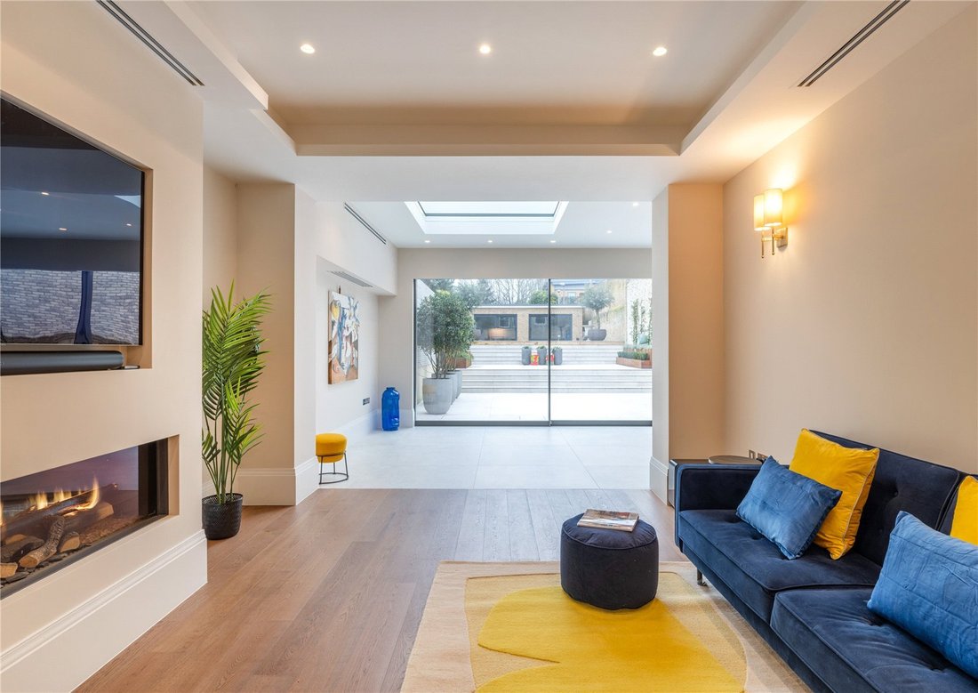 House in Swiss Cottage, Camden, England 2 - 15270300