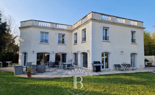 Maison à Centre Ville-Tour du Lac, Enghien-les-Bains, France 1