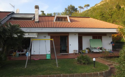 Villa in Borgo Solestà-Campo Parignano, Ascoli Piceno, Marche 1