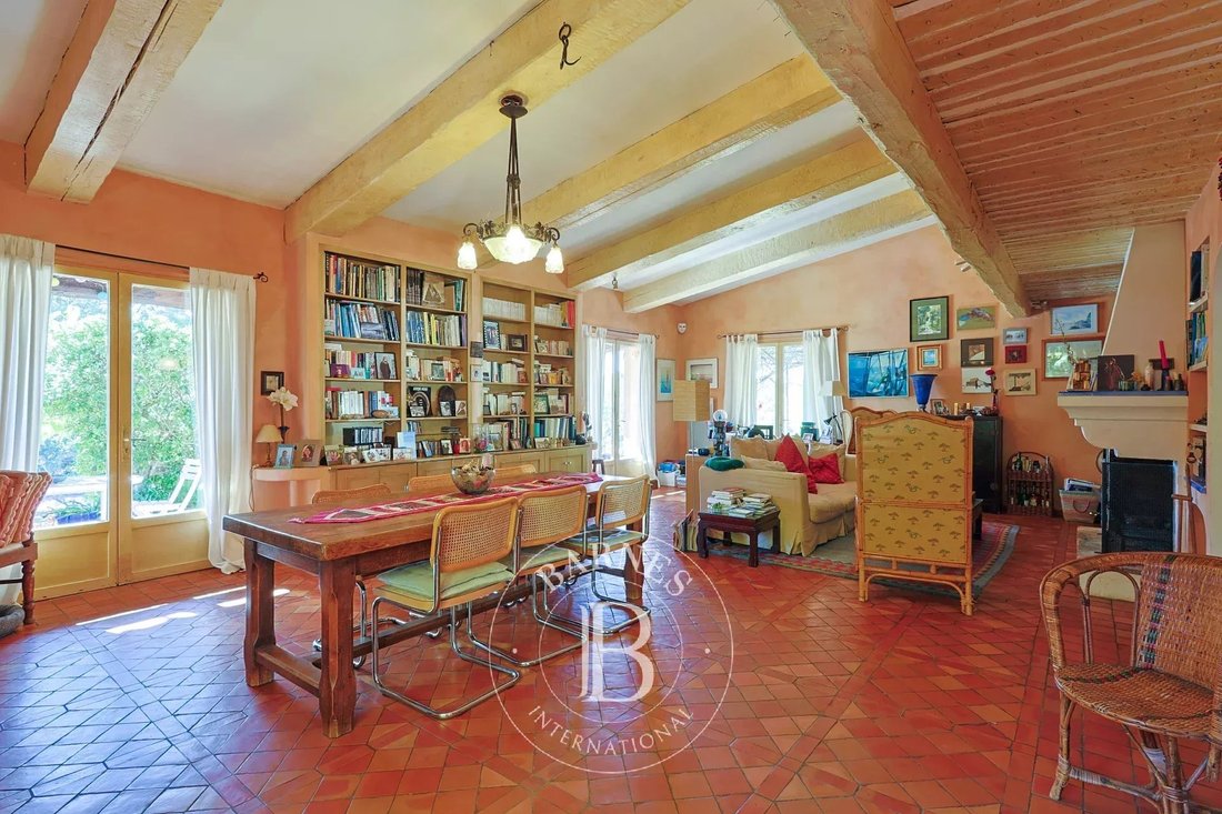 Estate in Entrecasteaux, Provence-Alpes-Côte d'Azur, France 5 - 13439652