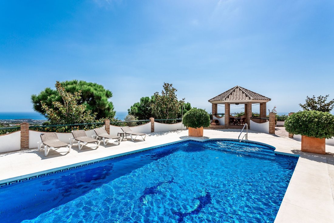 Villa in Estepona, Andalusia, Spain 4 - 15271104