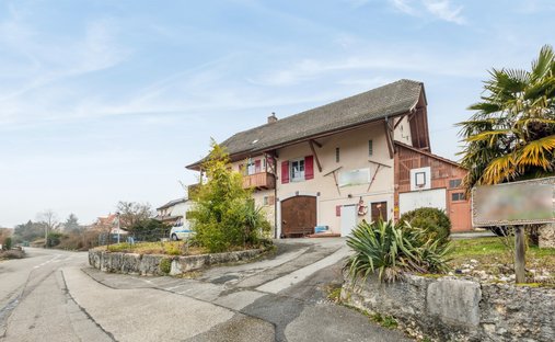 House in Le Landeron, Neuchâtel, Switzerland 1