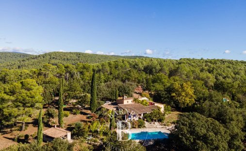 Estate in Entrecasteaux, Provence-Alpes-Côte d'Azur, France 1