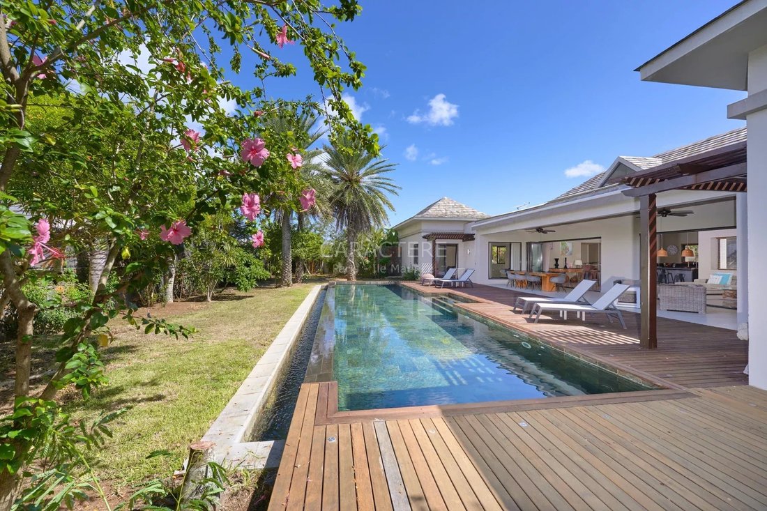 Villa in Grand Baie, Rivière du Rempart District, Mauritius 1 - 15026805