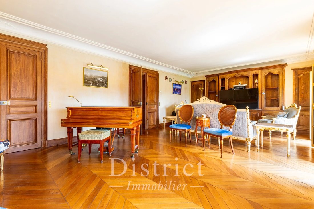 Apartment in Hoche-Friedland, Paris 8e Arrondissement, Paris 5 - 14318394