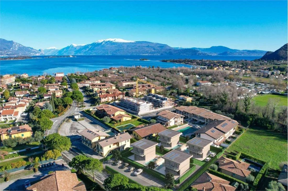 Villa in Manerba del Garda, Lombardy, Italy 2 - 15275194