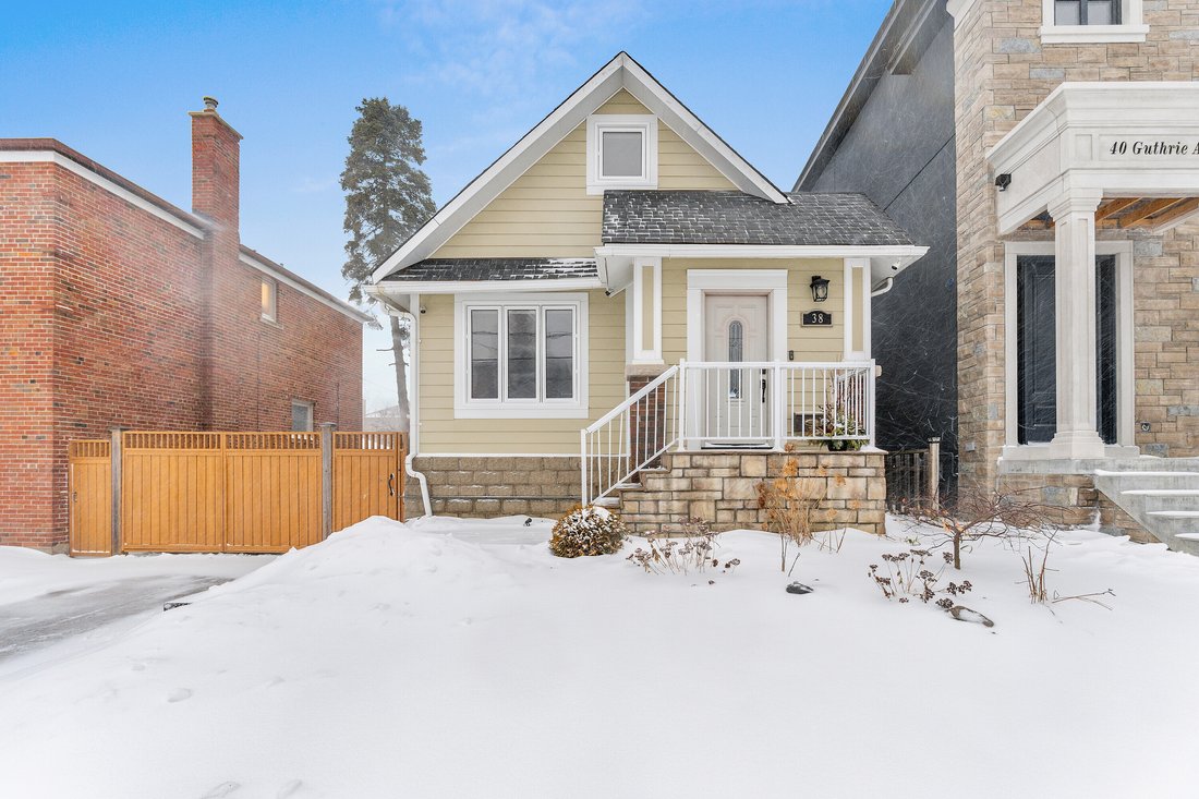 House in Toronto, Ontario, Canada 2 - 15274108